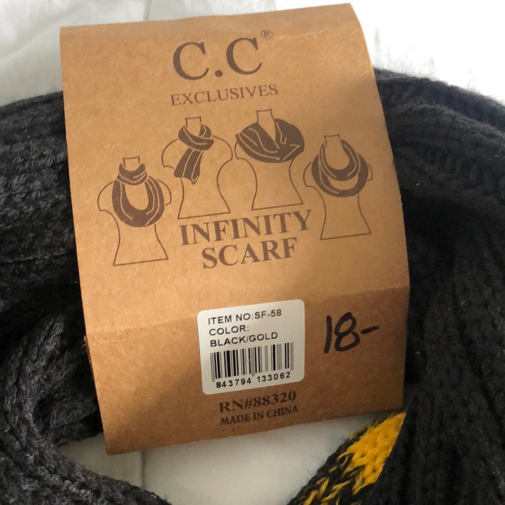 infinity scarf 🧣 - Picture 2 of 2